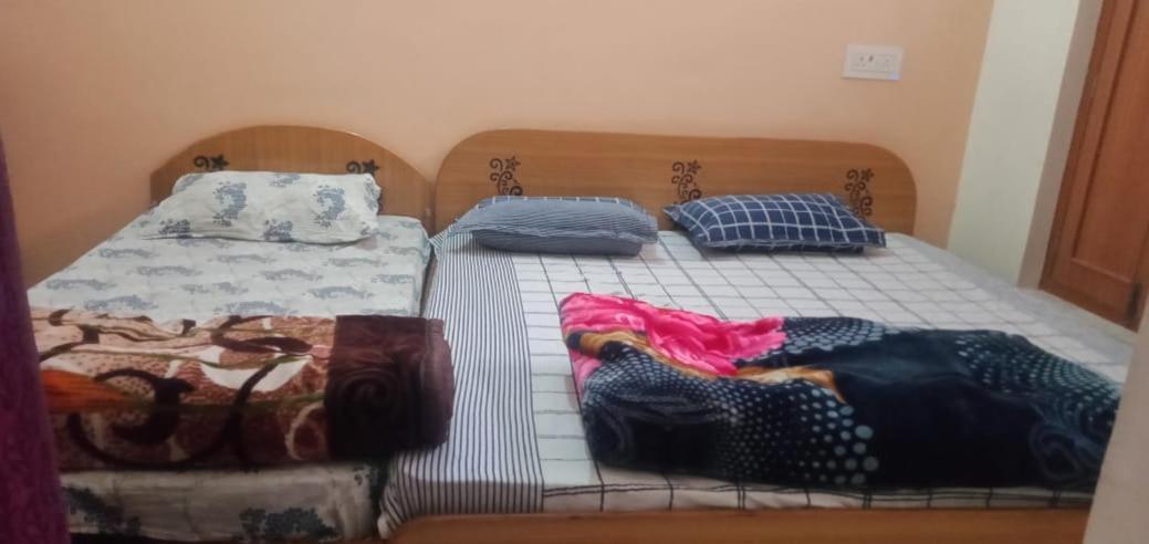 Anant Paying Guest House Ayodhya Bagian luar foto