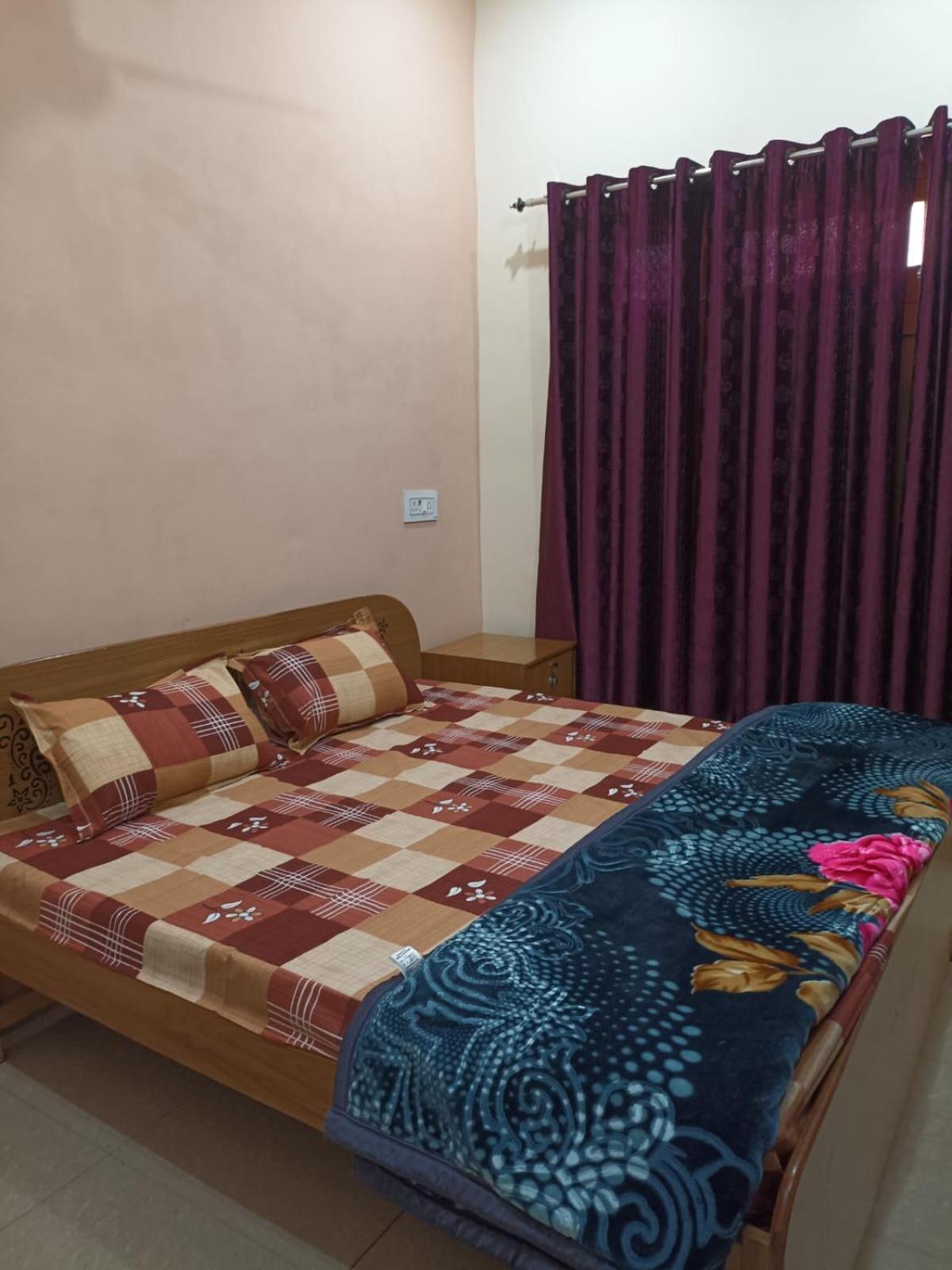 Anant Paying Guest House Ayodhya Bagian luar foto