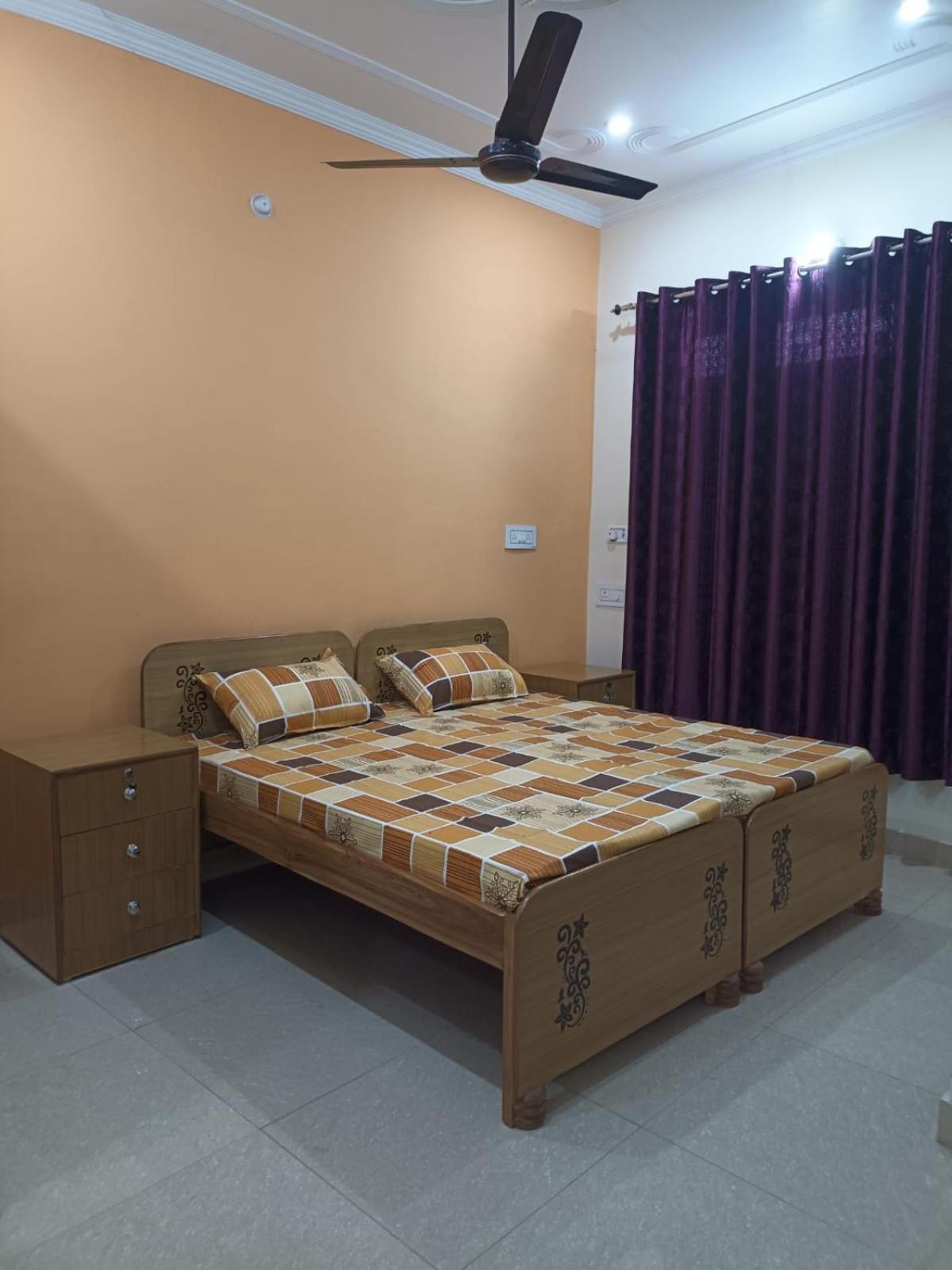 Anant Paying Guest House Ayodhya Bagian luar foto