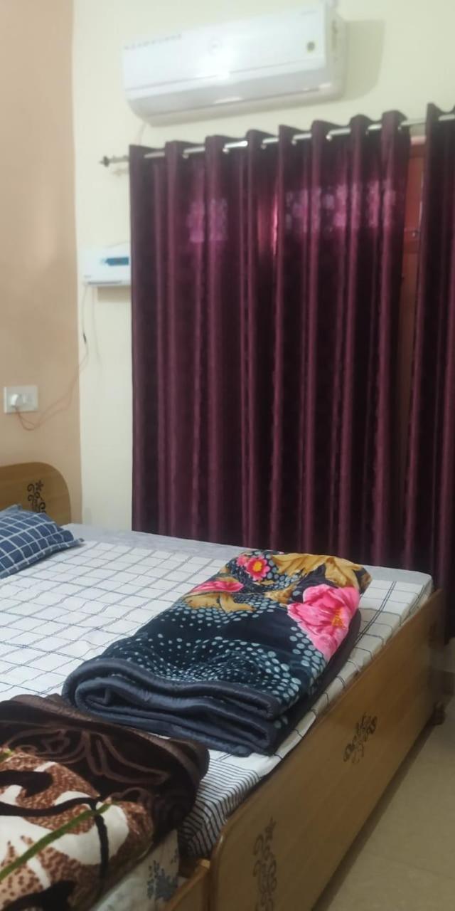 Anant Paying Guest House Ayodhya Bagian luar foto