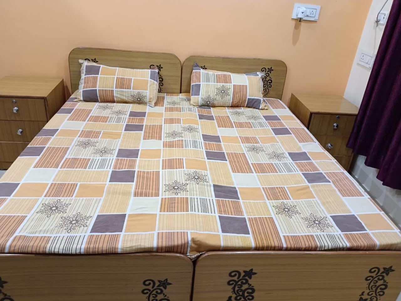 Anant Paying Guest House Ayodhya Bagian luar foto